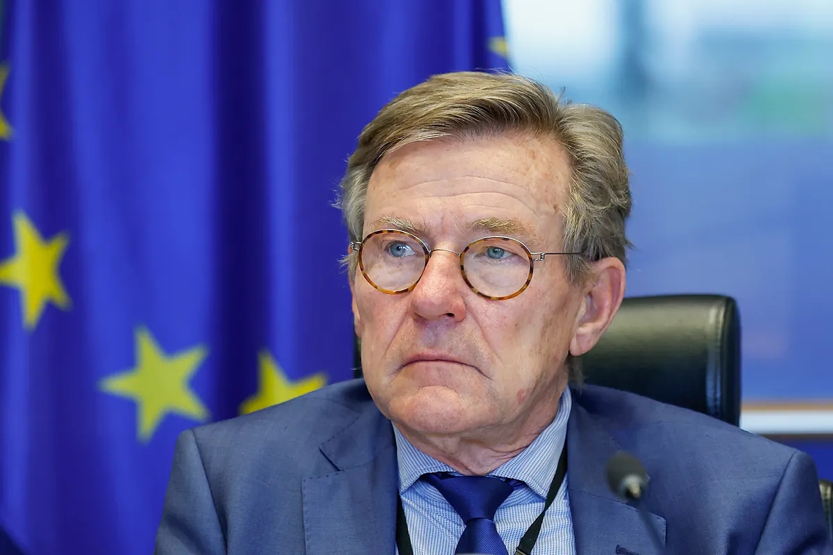 Johan Van Overtveldt, presidente de la comisión presupuestaria de la Eurocámara: "España lleva años sin Presupuestos y eso es inaceptable en la Eurozona. No sabemos sus cuentas y genera sospechas"