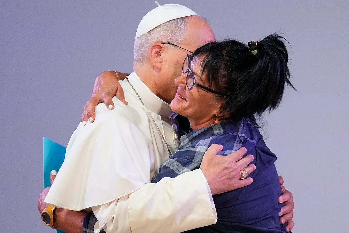 El Papa León XIV abraza a las presas del centro penitenciario Brians 1