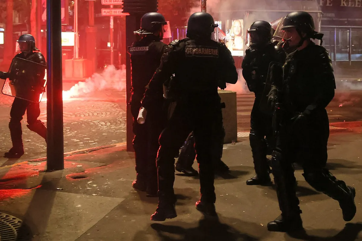 Un muerto y más de 400 detenidos tras los disturbios por las celebraciones de la victoria del PSG