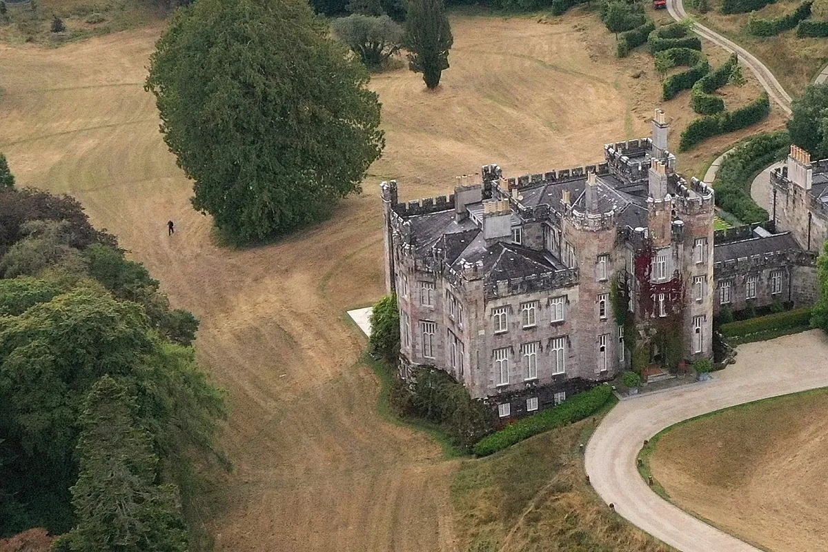 Zuckerberg, CEO de Meta, compra un castillo en Irlanda en uno de los momentos más delicados para su empresa