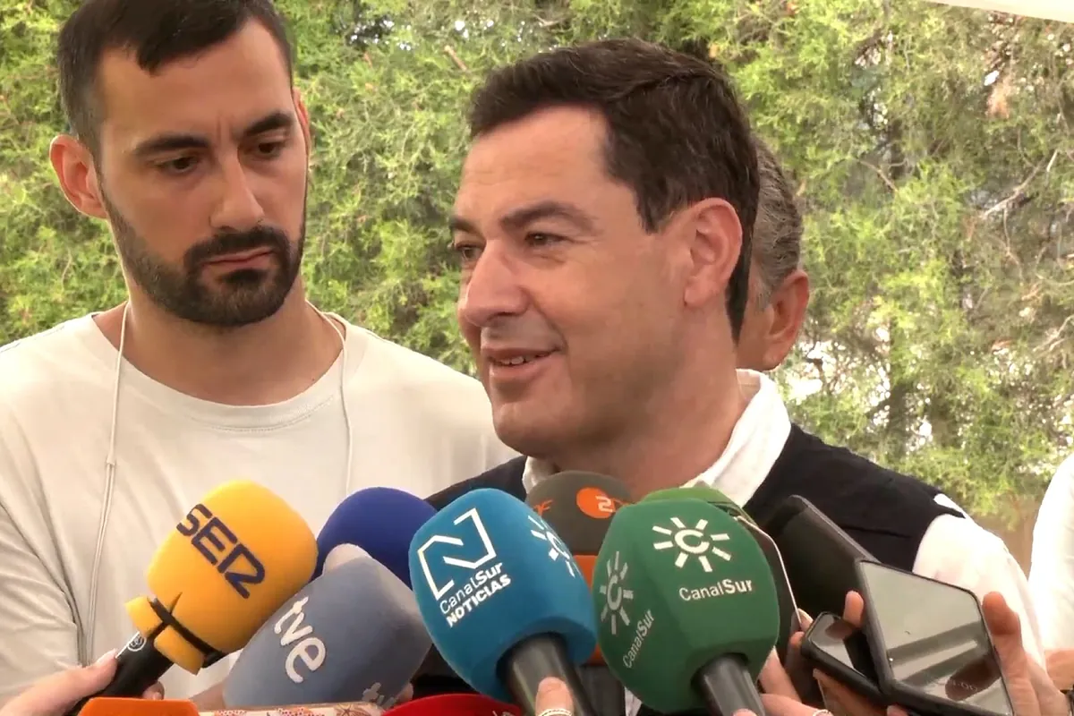 Juanma Moreno confirma que el incendio está "estabilizado" y la vuelta "escalonada" de los desalojados