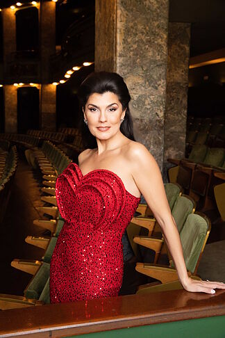 La soprano Ang�lica de la Riva, mujer de Marcos de Quinto: "Provengo de una familia exiliada. Soy una mujer liberal, tambi�n con la m�sica"