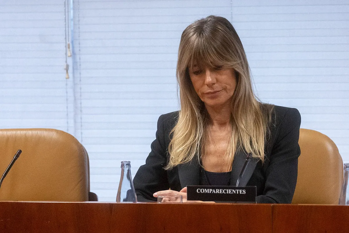 Begoña Gómez lleva su pasaporte a los juzgados de Plaza de Castilla