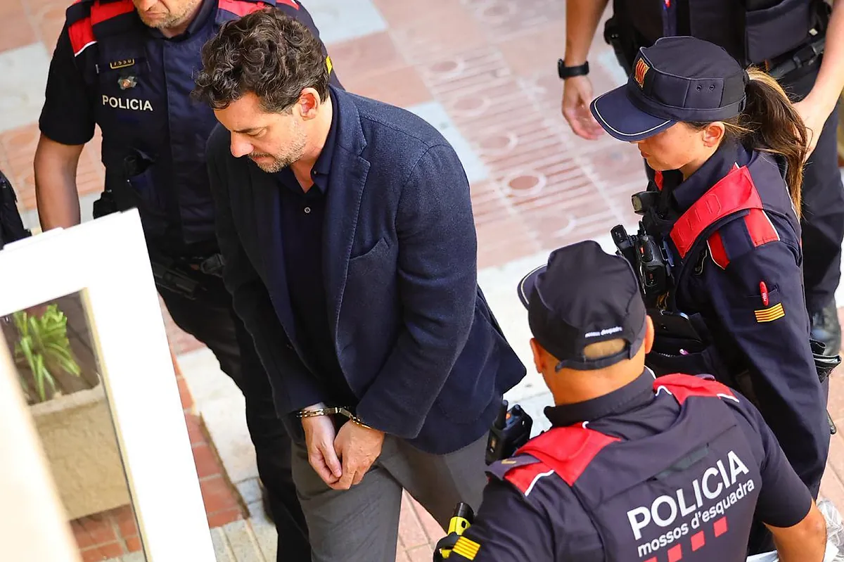 La huella "no fortuita" de Andic padre antes de caer que señala a Jonathan: es necesario refregar la suela "como mínimo cuatro veces para llegar a conseguir una pisada similar"