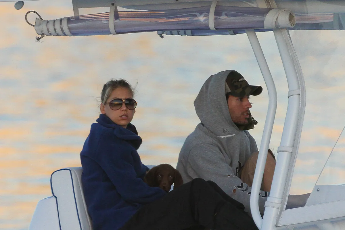 Enrique Iglesias y Anna Kournikova desvelan el nacimiento de su cuarto hijo