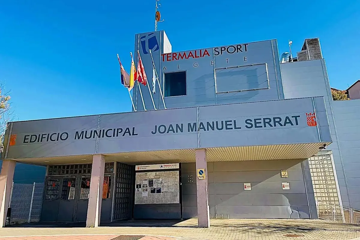 Del homenaje al fiasco en Algete: Epifanio rechaza que el auditorio Joan Manuel Serrat lleve su nombre tras la polémica