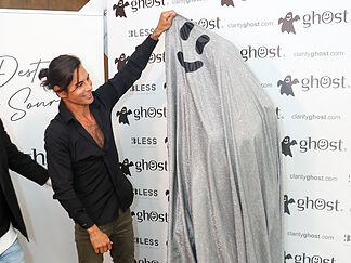 Julio Jos� Iglesias destapa a su novia en p�blico y nos deja anonadados