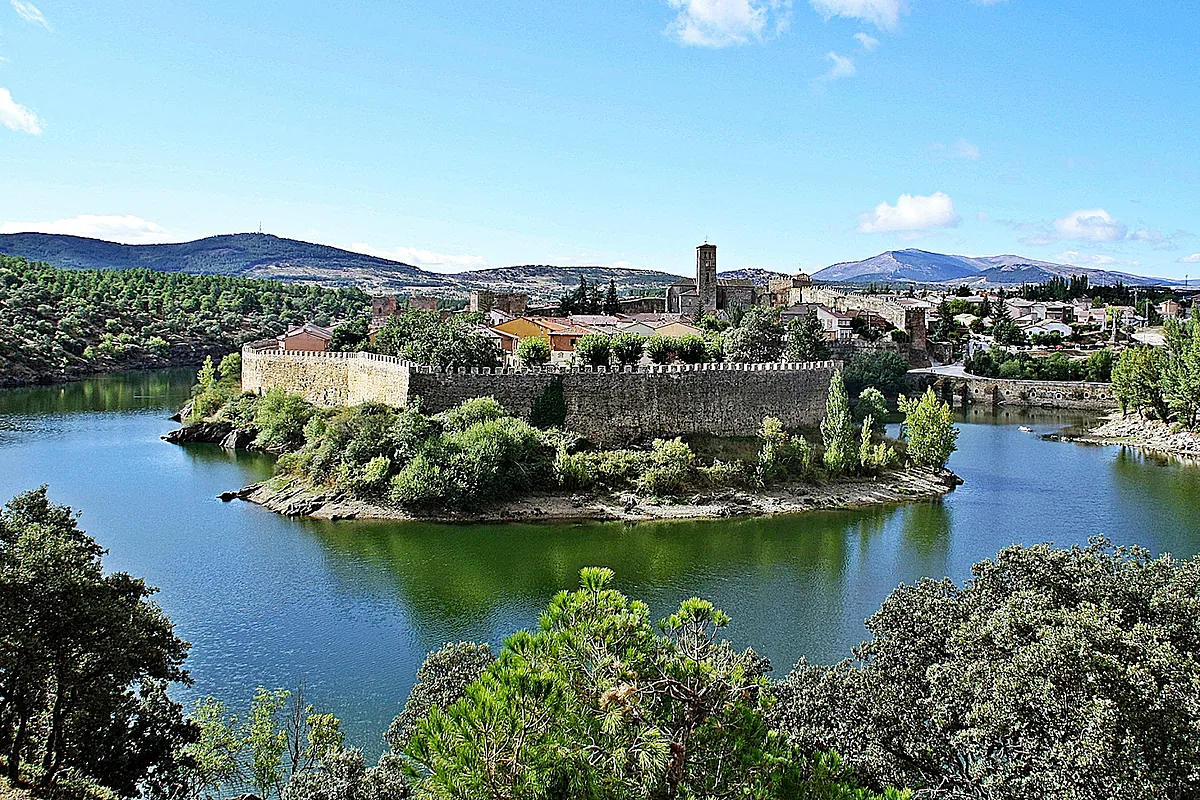 Uno de los pueblos más bonitos de Madrid viaja en el tiempo este fin de semana: mercado, música y espectáculos