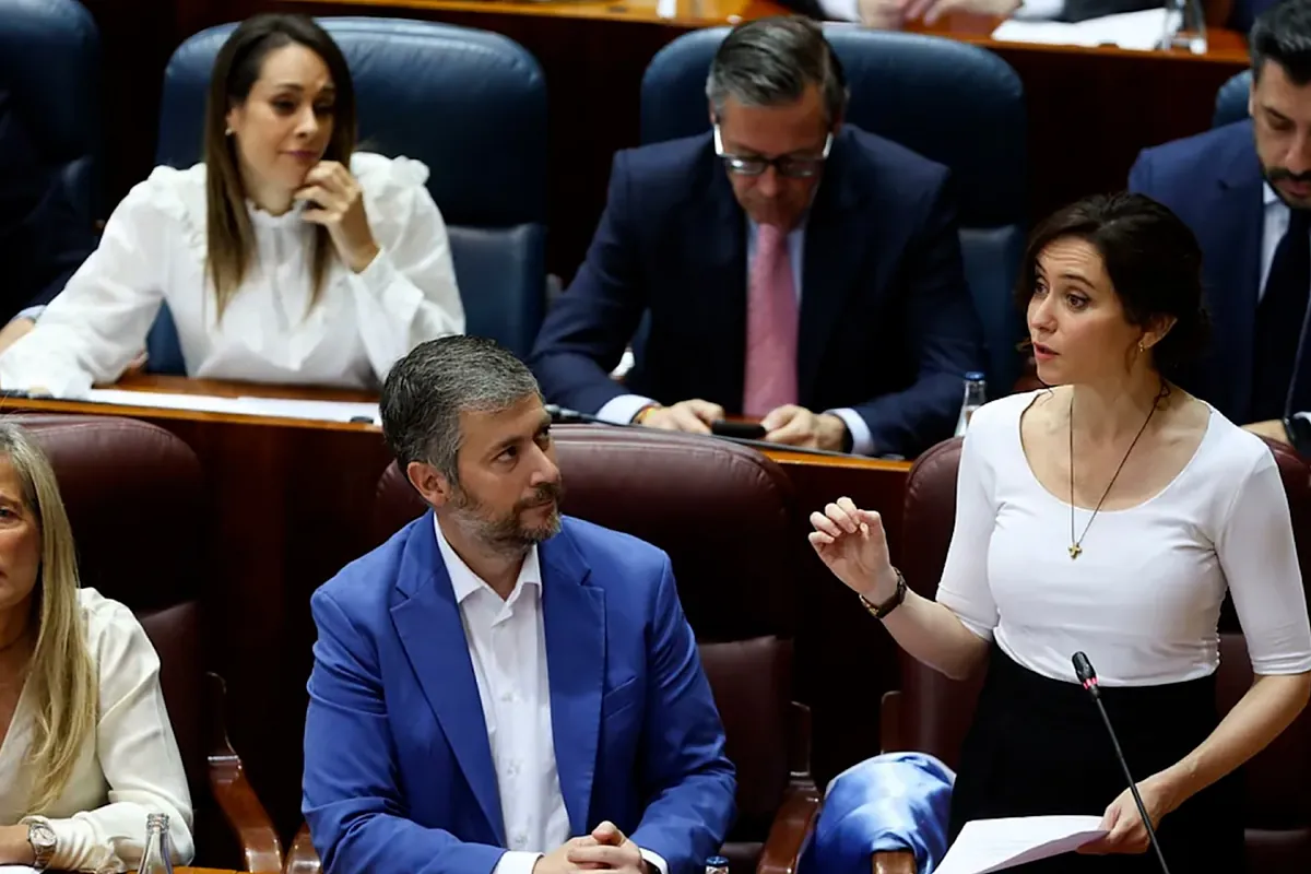 Más Madrid quiere expropiar viviendas y amenaza a Ayuso: "Cuidado, que le vamos a expropiar uno de sus pisos"