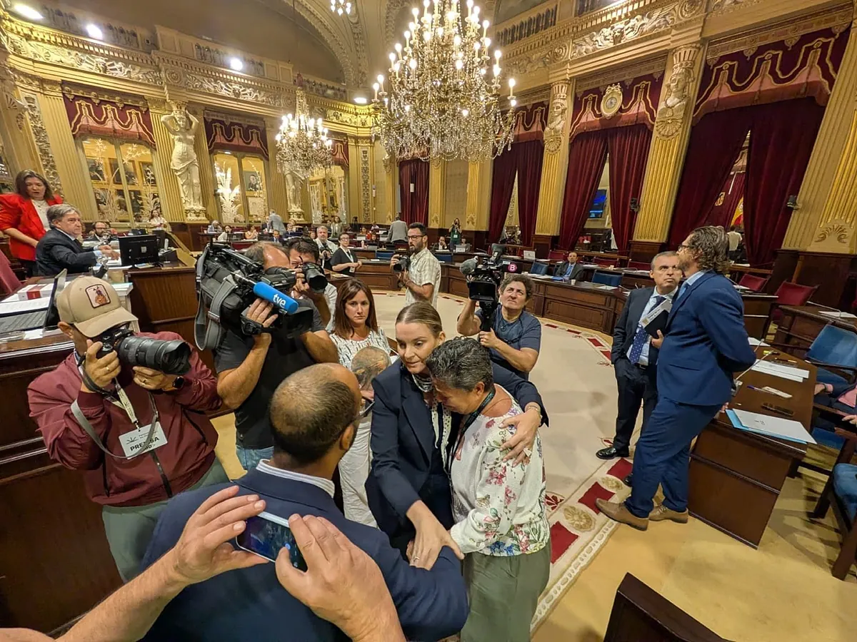 El PSOE balear busca su  efecto Maricarmen  con el drama de Pilar: la mujer desahuciada que lloró ante la presidenta Prohens