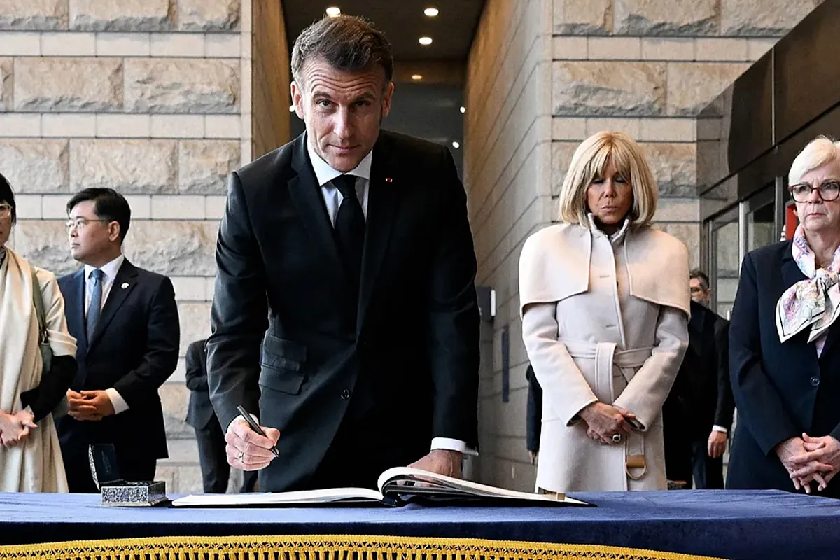 Trump se burla de Macron y dice que su esposa Brigitte lo trata "extremadamente mal"