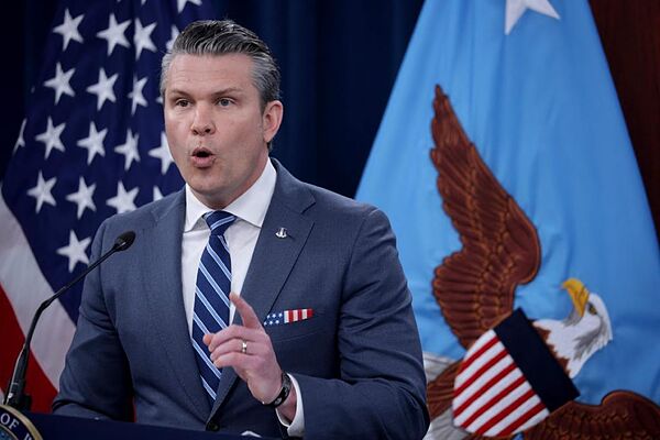 Guerra en Irán, última hora hoy, en directo | Hegseth: "Si Irán no toma la decisión correcta, no tendrá sólo un bloqueo, les caerán las bombas"