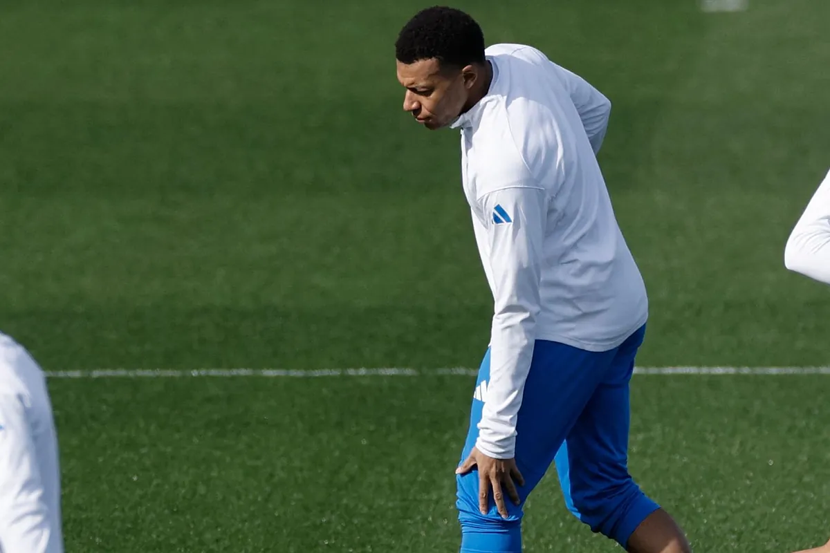 Mbappé, al límite por su rodilla izquierda desde hace casi tres meses, seria duda para jugar contra el Benfica