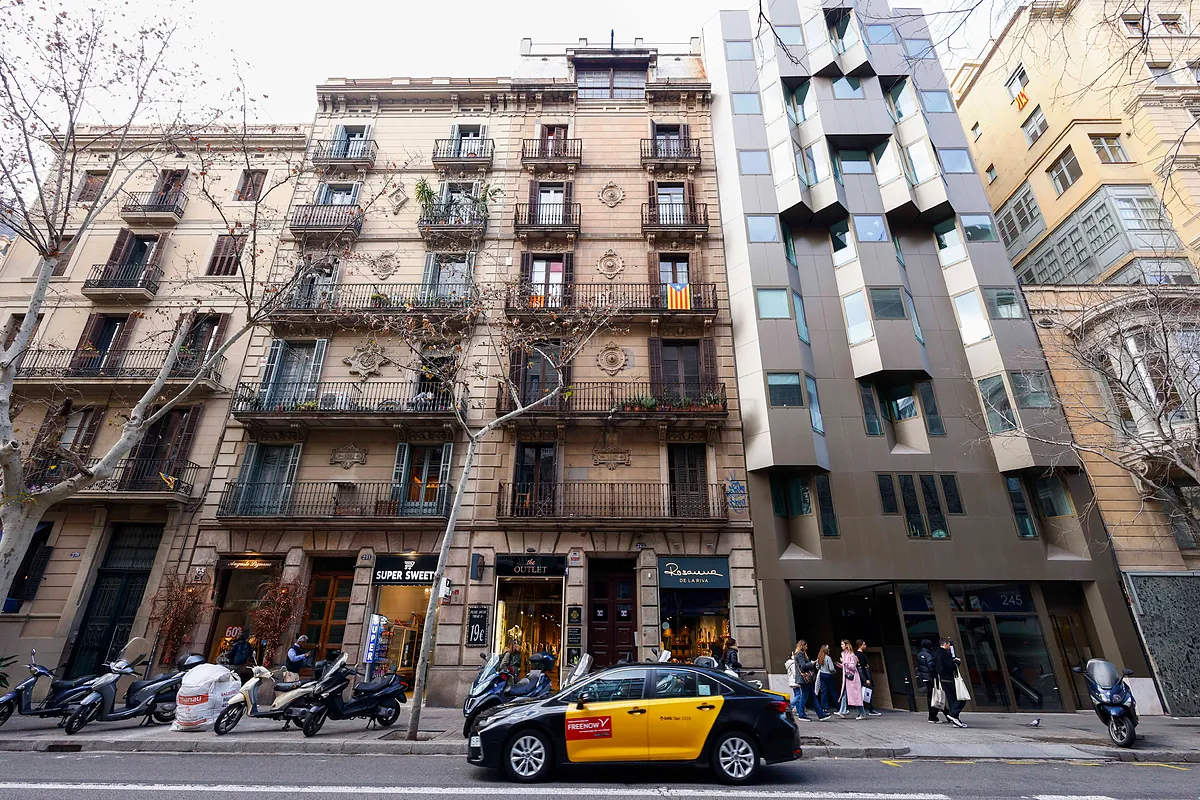 El stock del alquiler se desploma a doble dígito en las zonas declaradas tensionadas: Pamplona pierde el 26% de su oferta y A Coruña el 21%