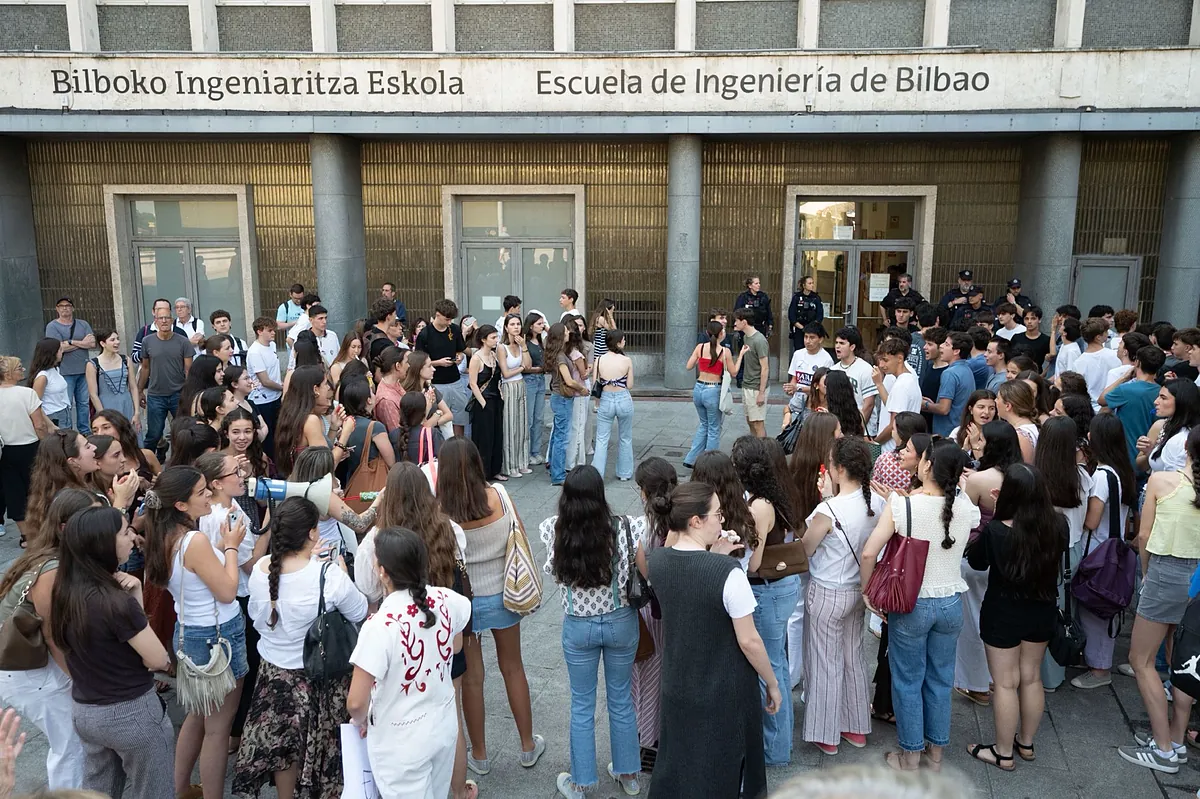Alumnos y colegios castigados con los 'ceros' en euskera exigen que "una revisión extraordinaria y completa" de sus exámenes