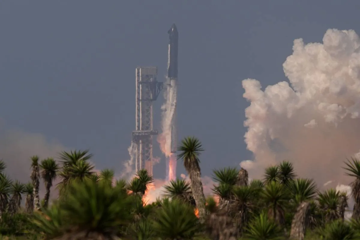 Elon Musk’s Largest and Most Powerful Spacecraft Completes First Test Flight