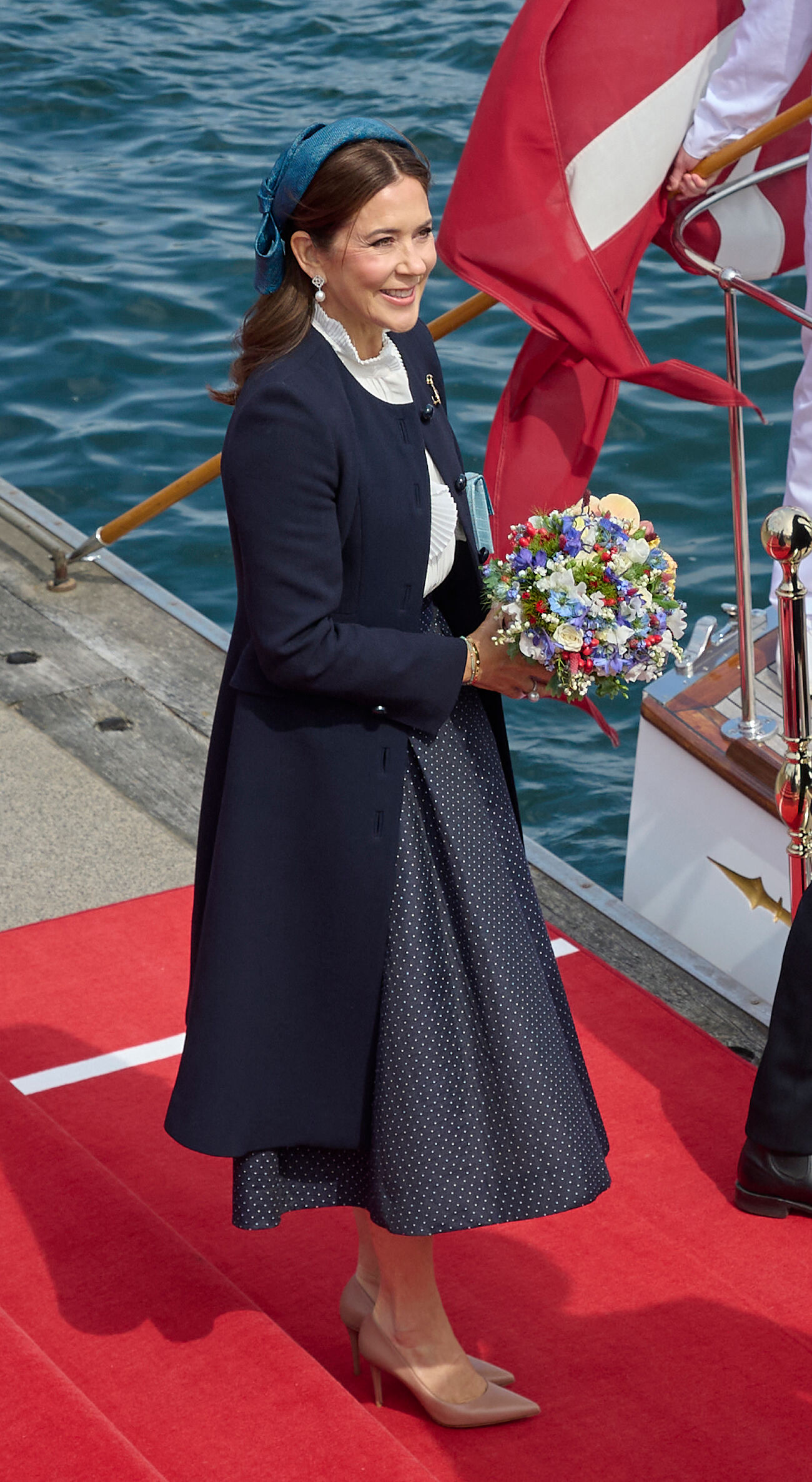 Federico y Mary de Dinamarca han embarcado en el yate real Dannebrog y...