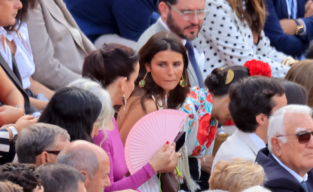 Tana Rivera, testigo de la grave cogida de su novio, Roca Rey, en La Maestranza