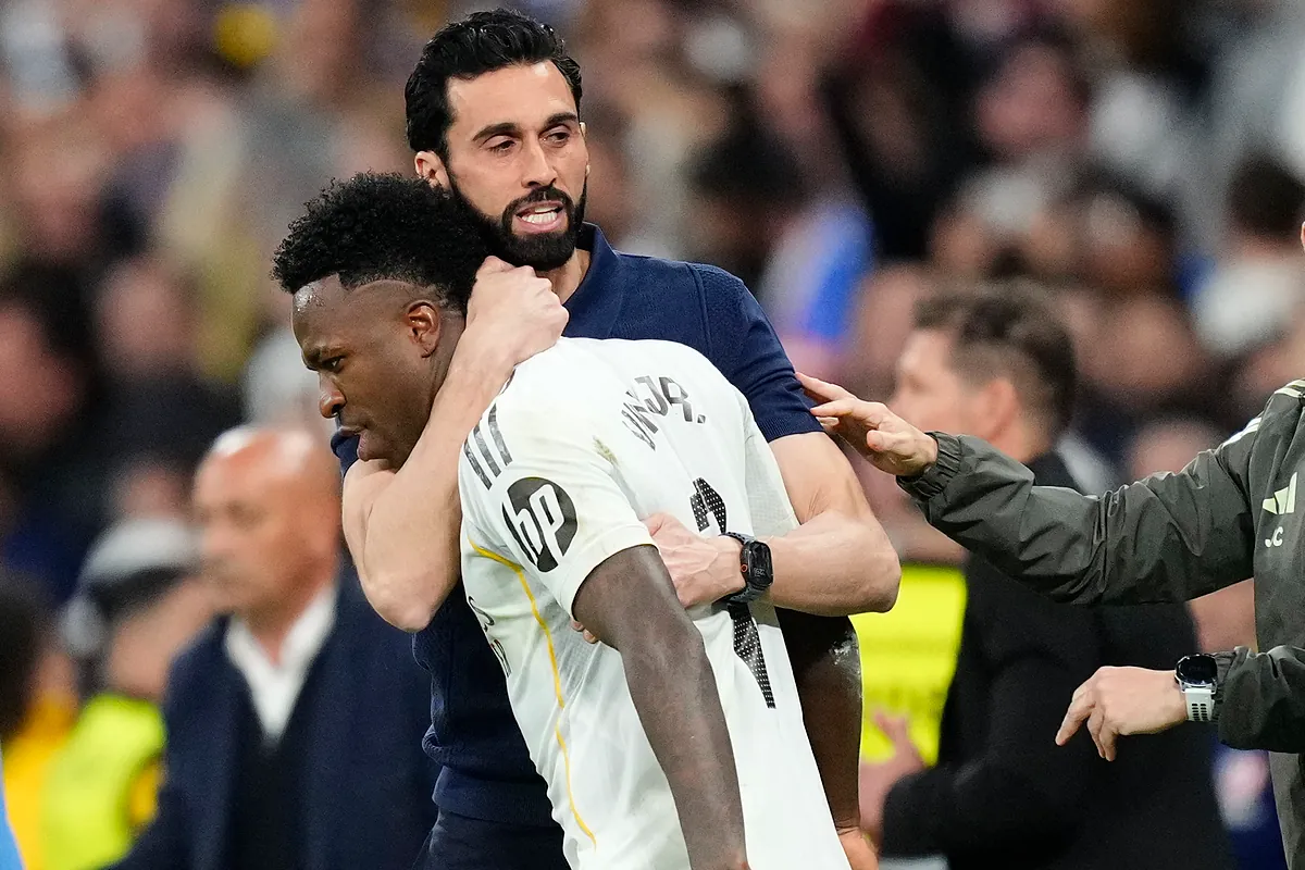 El consejo a Arbeloa para evitar (sin éxito) la descomposición del Madrid: "Pégate a Vinicius"