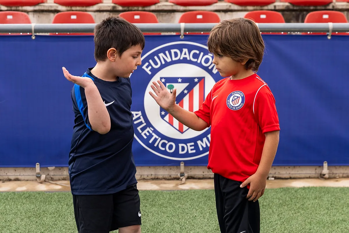 La Fundación Atlético de Madrid conciencia sobre la importancia de conocer la epilepsia: "Aquí jugamos con los mismos colores"