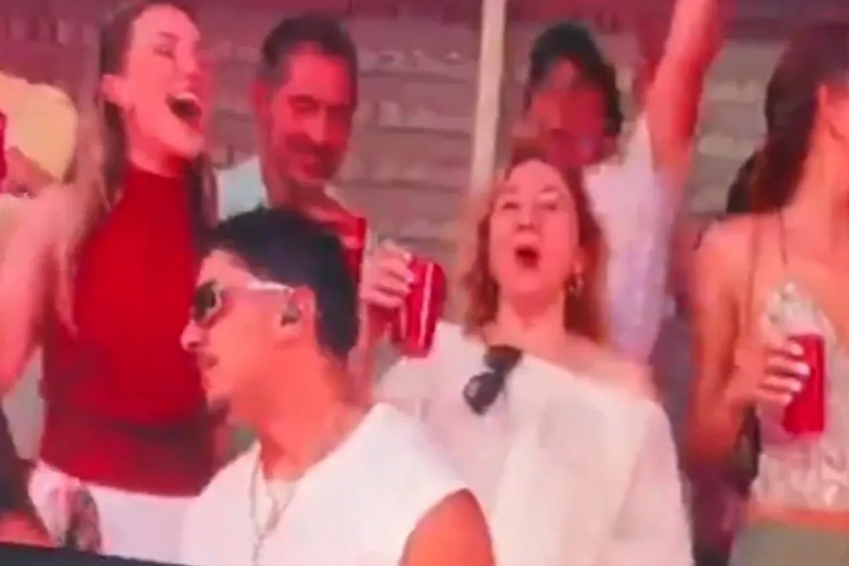 La imagen viral de Carmen Machi dándolo todo en la casita de Bad Bunny