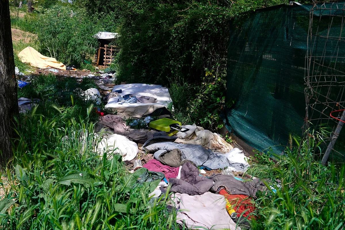 La Policía desaloja el campamento ilegal de personas sin hogar en la Casa de Campo: solo 10 personas aceptaron la ayuda social