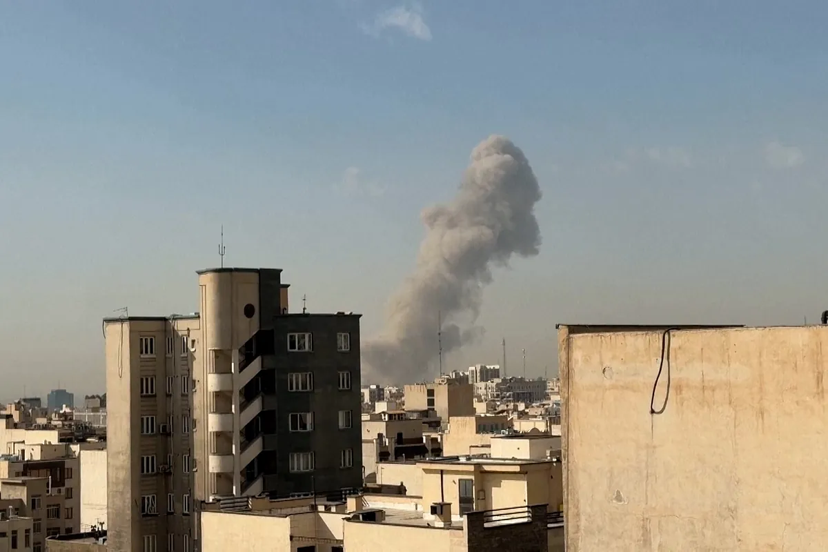 Desconcierto en calles de Teherán tras el ataque de Israel y EEUU