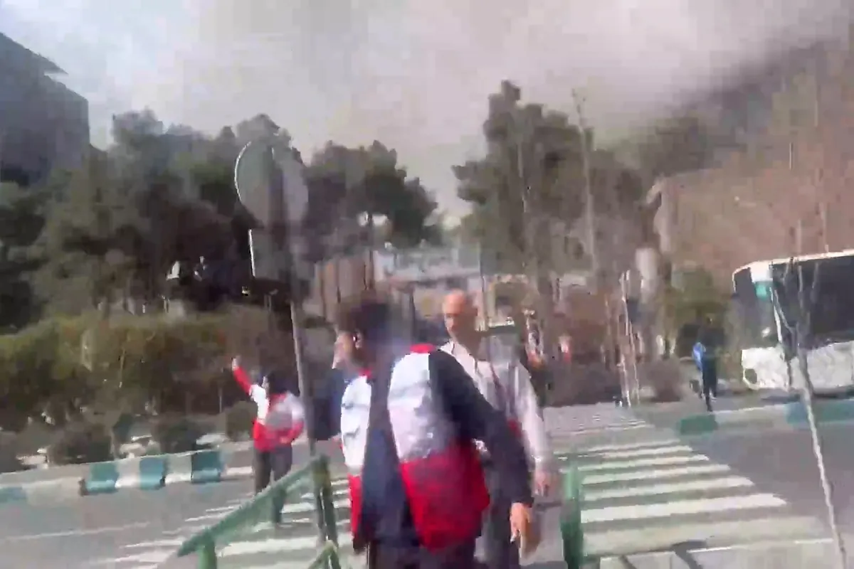 Fuertes explosiones en Teherán: Israel y EEUU intensifican sus ataques a Irán