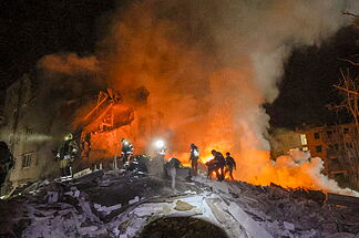 Mueren siete personas y m�s de diez son heridas en un ataque ruso contra un edificio residencial en J�rkov (Ucrania)