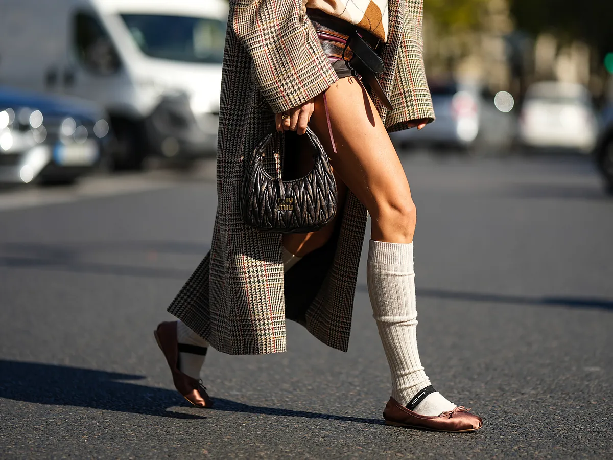 Más de 10 bailarinas para pisar la primavera con calcetines incluidos, la inesperada tendencia del entretiempo