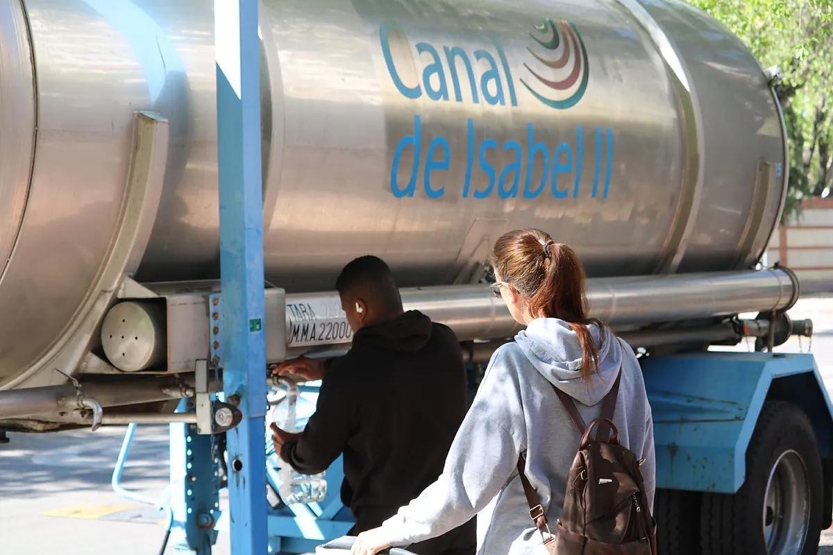 Alcalá se recupera de su 'ley seca': la avería principal de la red ya está reparada, aunque el agua tardará en llegar a todos los hogares