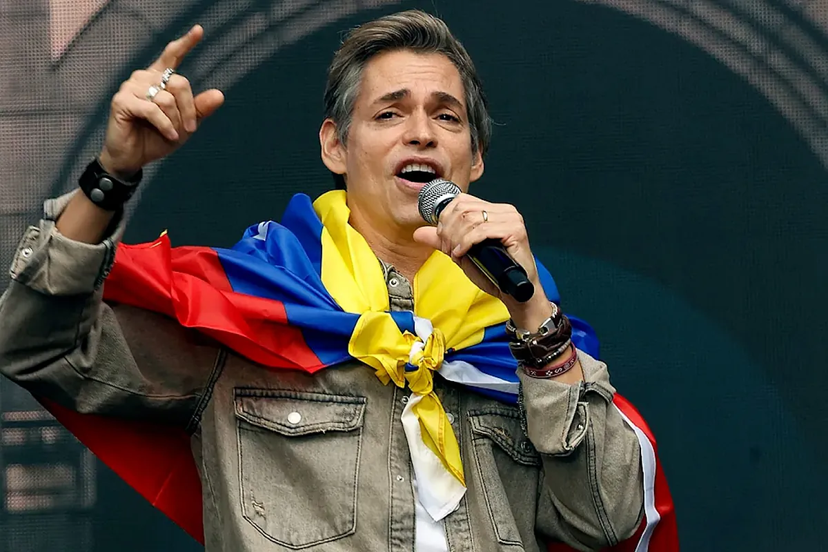 Carlos Baute se disculpa tras su cántico de "fuera la mona" contra Delcy Rodríguez: "No soy una persona racista"