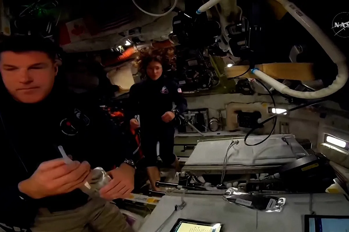 Los astronautas de Artemis II aseguran haber visto "cosas extraordinarias" de la Tierra: "Siento que vamos a chocar con ella"