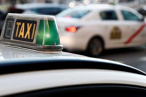 Condenan a un taxista a pagar 900 euros de multa por quedarse con el Bizum que un cliente le hab�a mandado por error