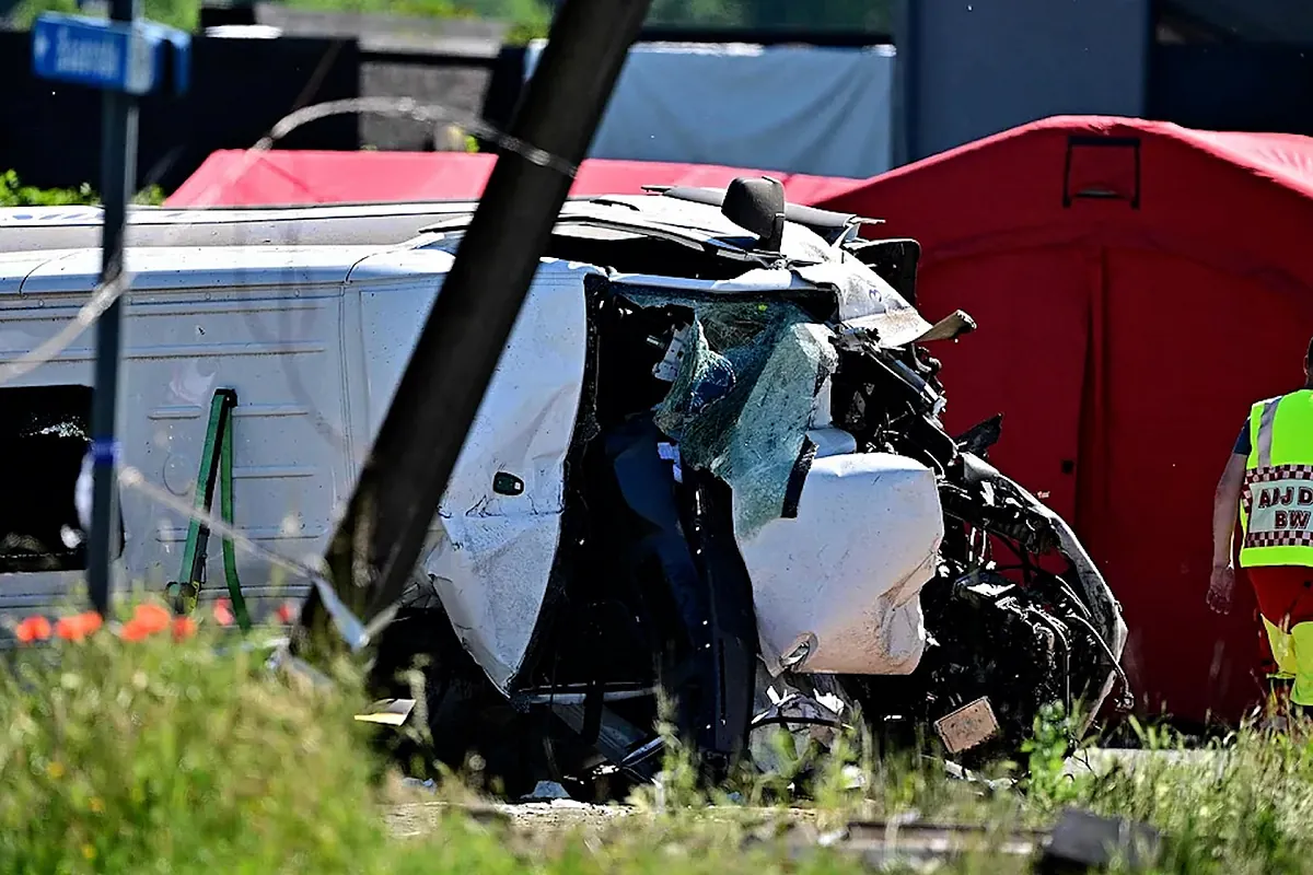 Accidente mortal entre un microbús escolar y un tren en Bélgica