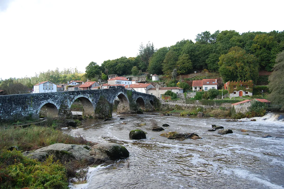 Muere un hombre tras caer con su coche al río Tambre en Santiago de Compostela