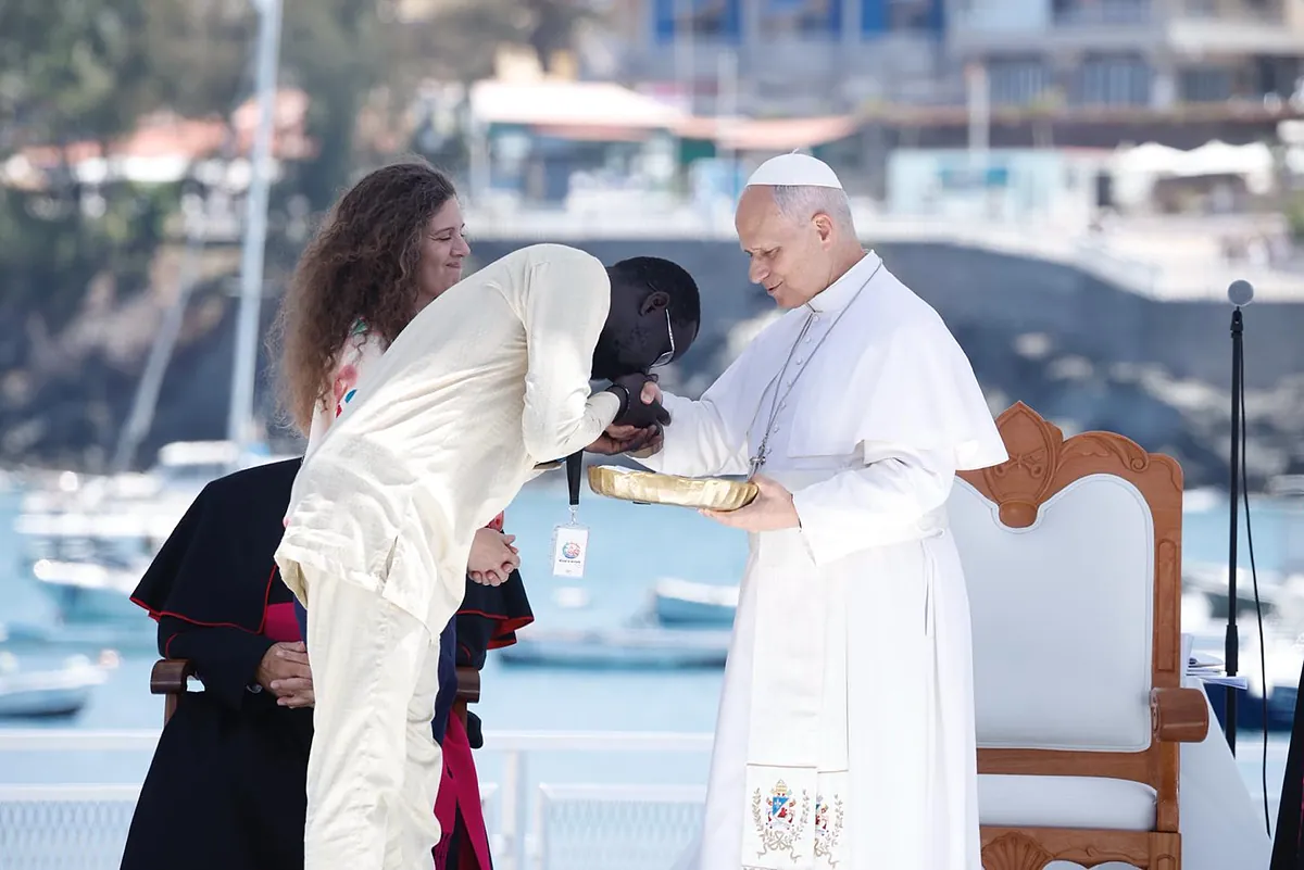 León XIV apela a la "conciencia" de Europa y pide a la vez a los migrantes que no crean "en cantos de sirena": "¿Qué mundo hemos construido si tantos hermanos arriesgan la muerte para buscar vida?"