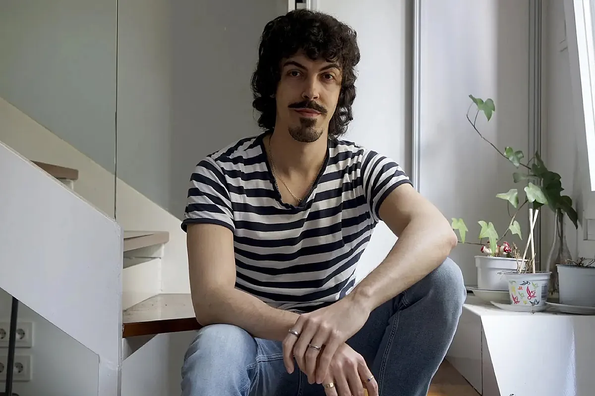 Diego Garrido y una autocaricatura seria a vueltas con el tiempo