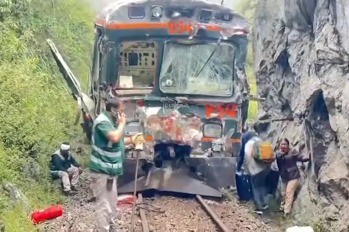 Al menos un muerto y decenas de heridos por el choque frontal de dos trenes hacia Machu Picchu