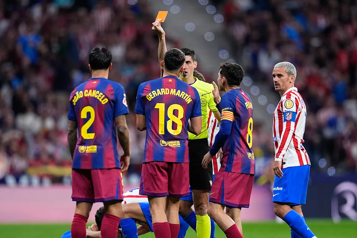 Polémica por no sacar tarjeta roja a Gerard Martín ante el Atlético: "Si yo hago eso, me expulsan"