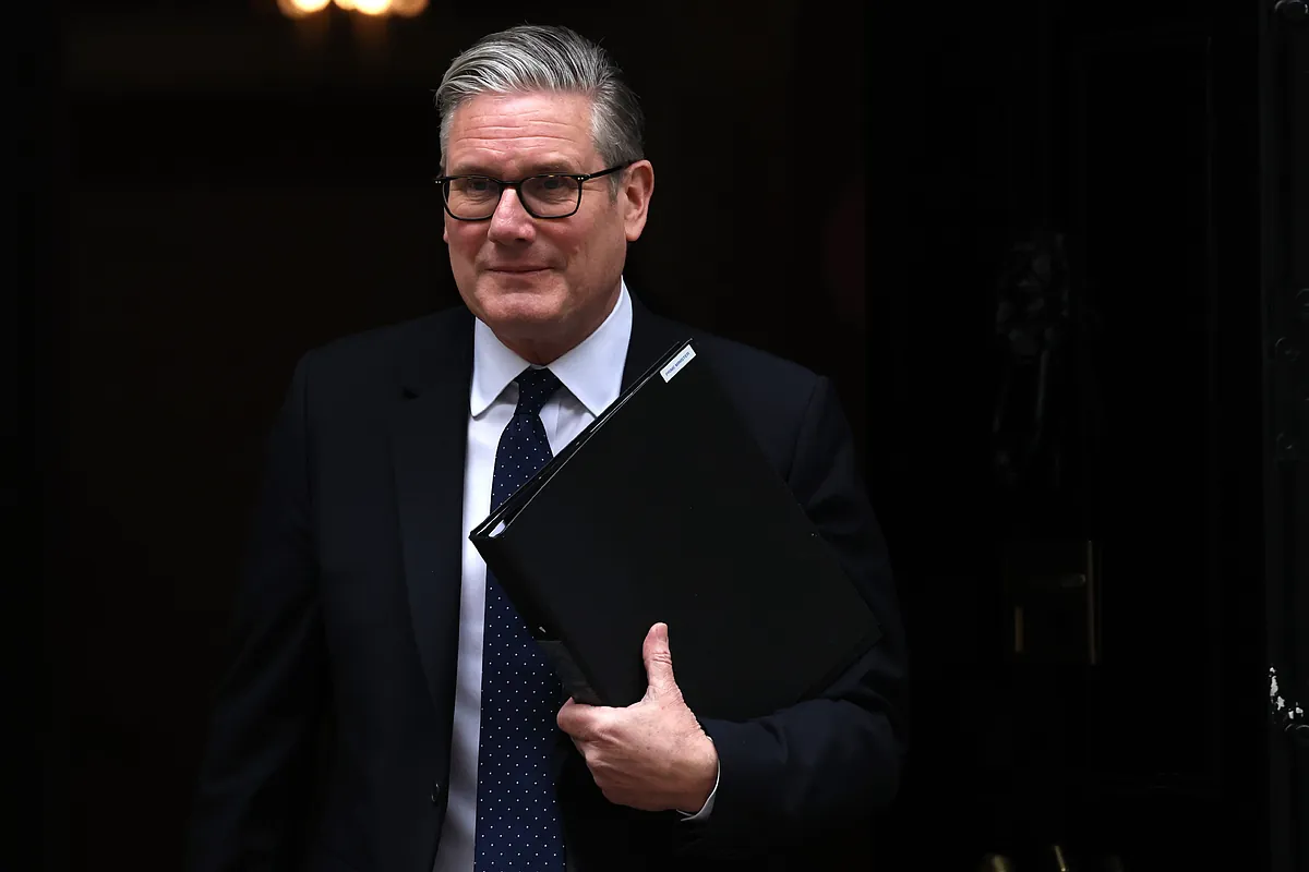 Starmer resiste las llamadas a dimitir pese a admitir su "error de juicio" con Peter Mandelson, el embajador vinculado con Epstein