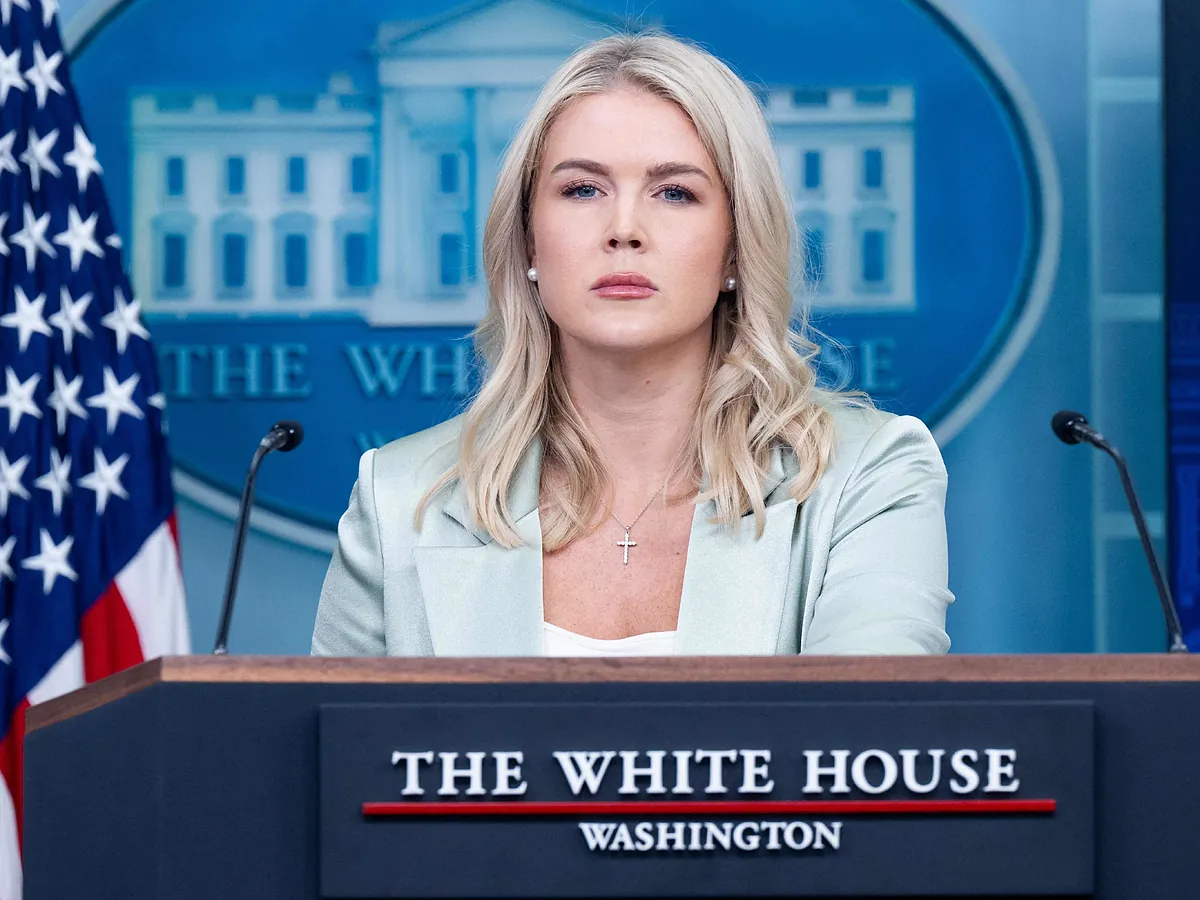 La secretaria de prensa de la Casa Blanca, Karoline Leavitt, en una rueda de prensa en Washington D. C.SAUL LOEBAFP