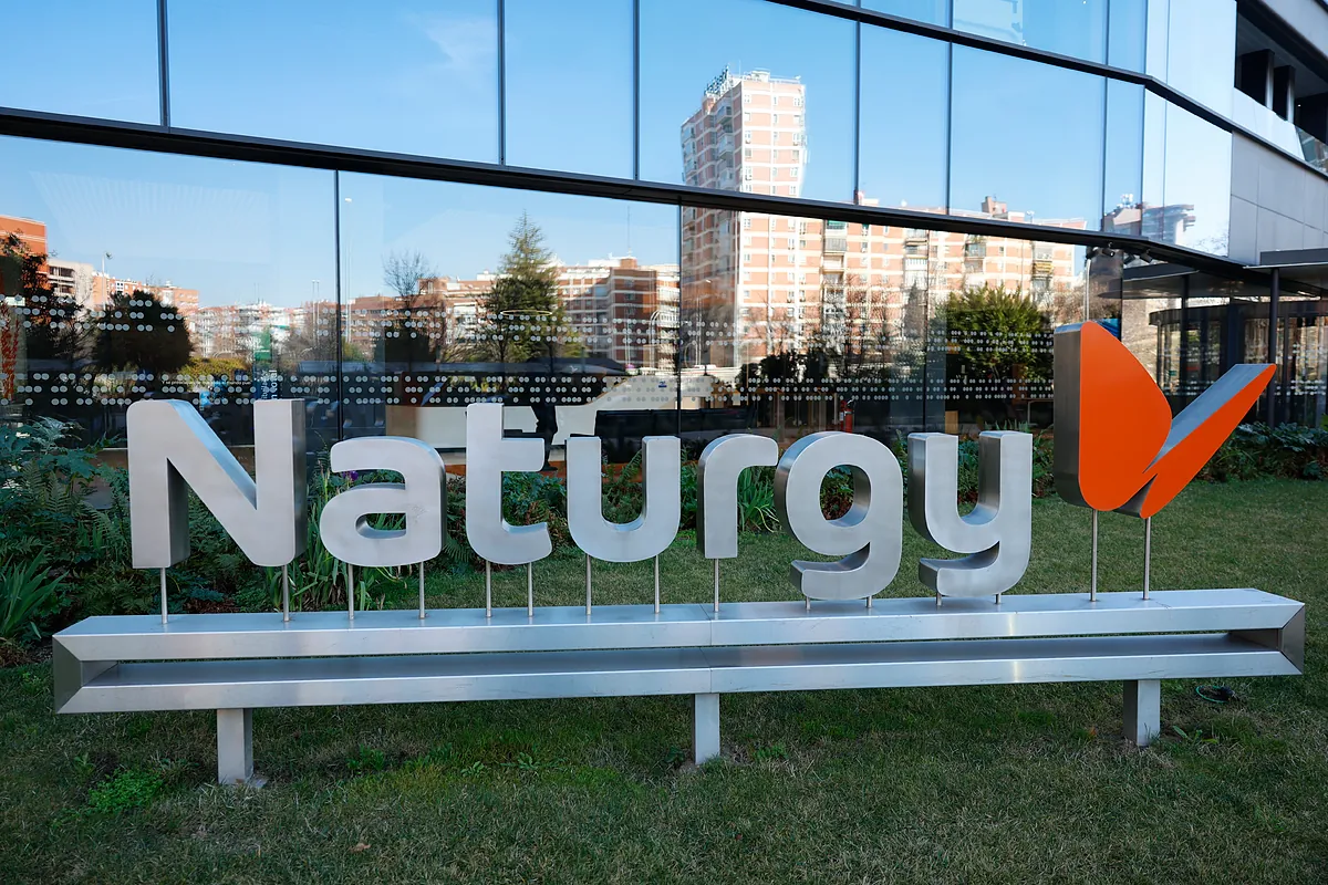 BlackRock arranca su salida de Naturgy con la venta del 7,1% de la energética y desata un baile accionarial en la gasista