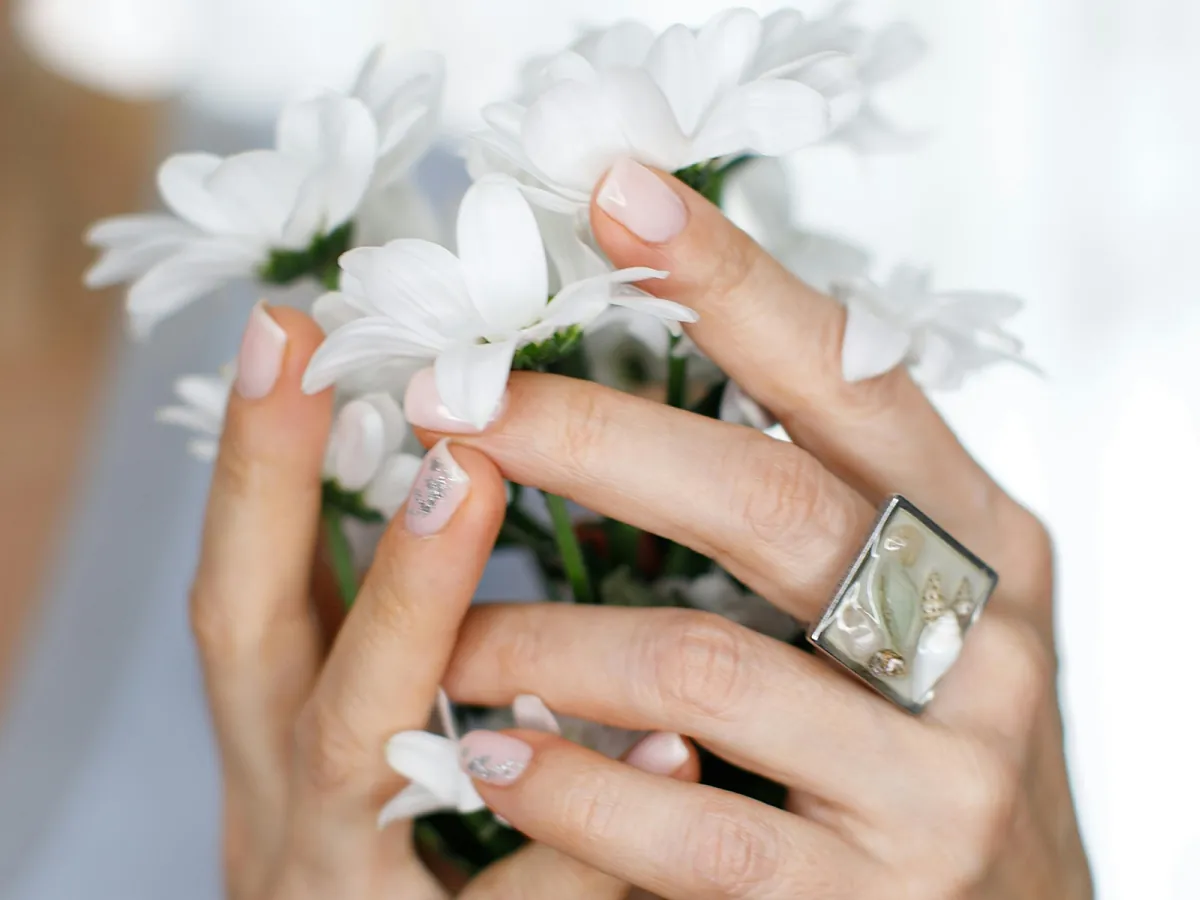 Uñas para abril de 2026: 11 diseños elegantes y en tendencia para empezar la primavera