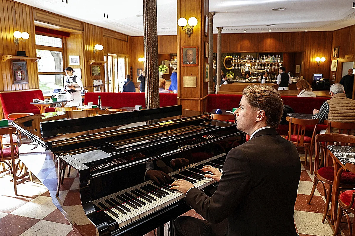 El Café Gijón de Madrid reabre 'pidiendo' propinas al estilo de Estados Unidos y buscando al turista internacional de lujo