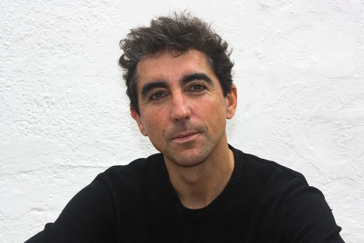 José González, psicólogo especializado en duelo:  Cuando te permites conectar con el llanto sin cortocircuitarlo, el tiempo que estás triste es muy breve 