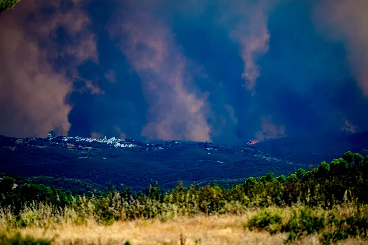 Incendios en España: activos el de Niebla (Huelva) y más de 600 evacuados en Los Ángeles de San Rafael, Vegas de Matute (Segovia) y Catí (Castellón)