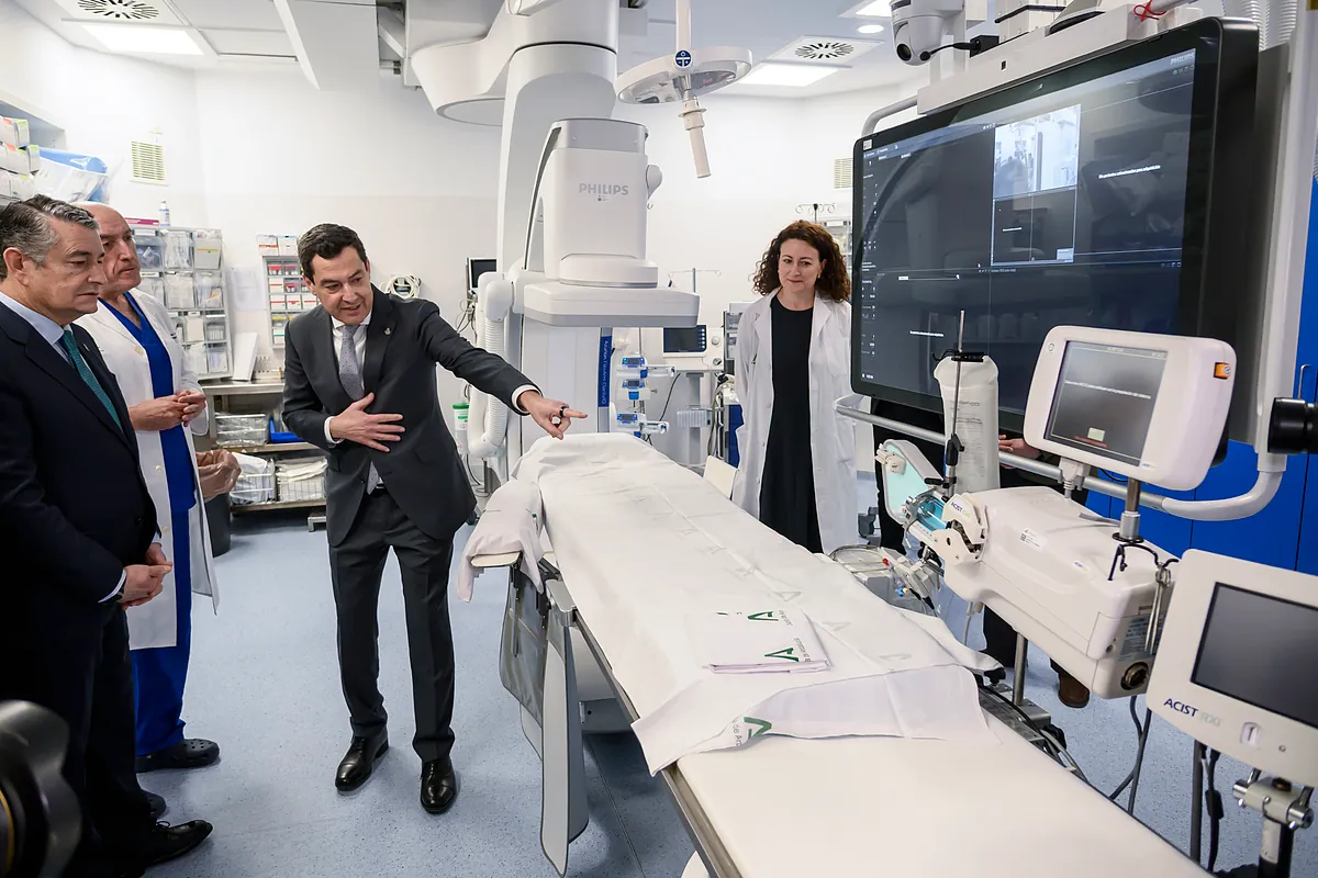 Juanma Moreno se reafirma en su estrategia tras el avance del PP en Castilla y León: una campaña apegada al terreno y que apele al voto "responsable" frente a Vox