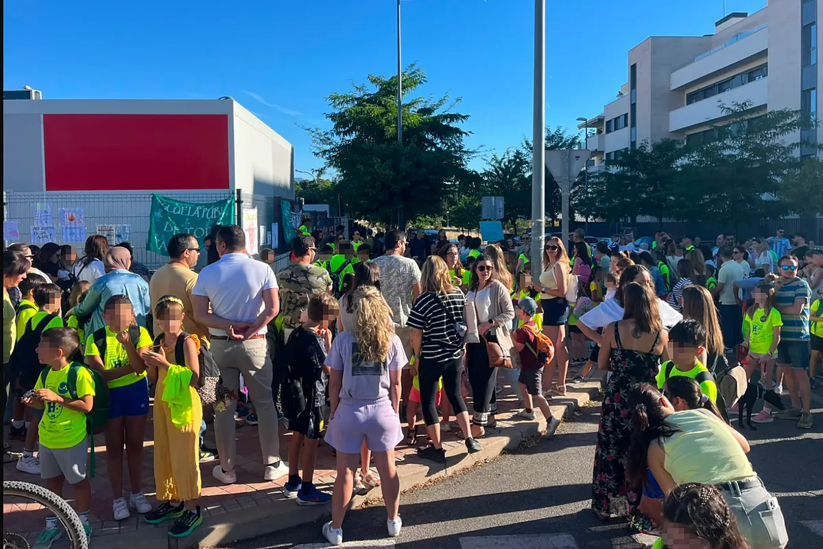 Una AMPA de Colmenar Viejo eleva ante la Fiscalía de menores las altas temperaturas en su colegio: "Se han registrado picos de 38 y 40 grados, así es difícil pensar"