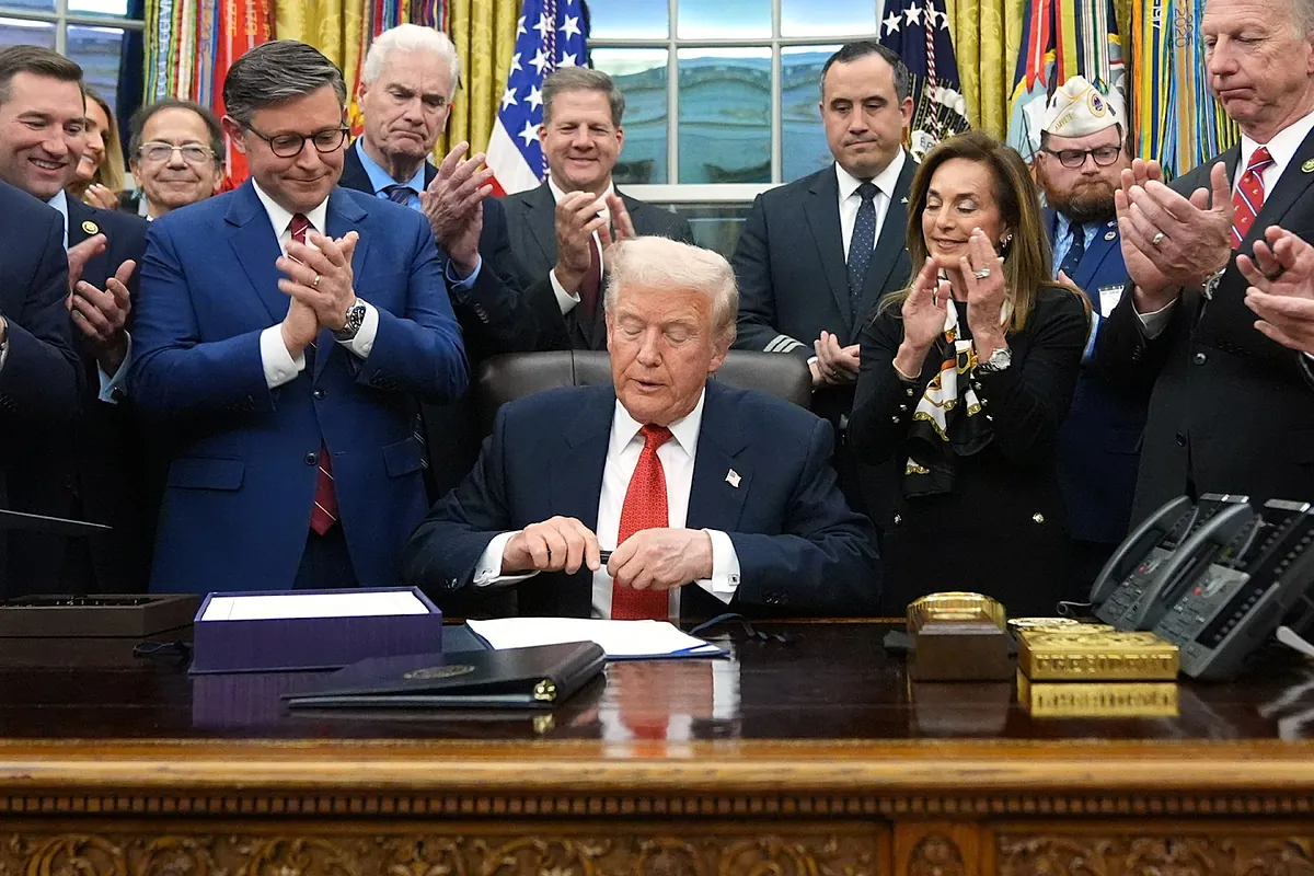 VÍDEO: Trump firma el proyecto de ley que pone fin (de momento) a un ...